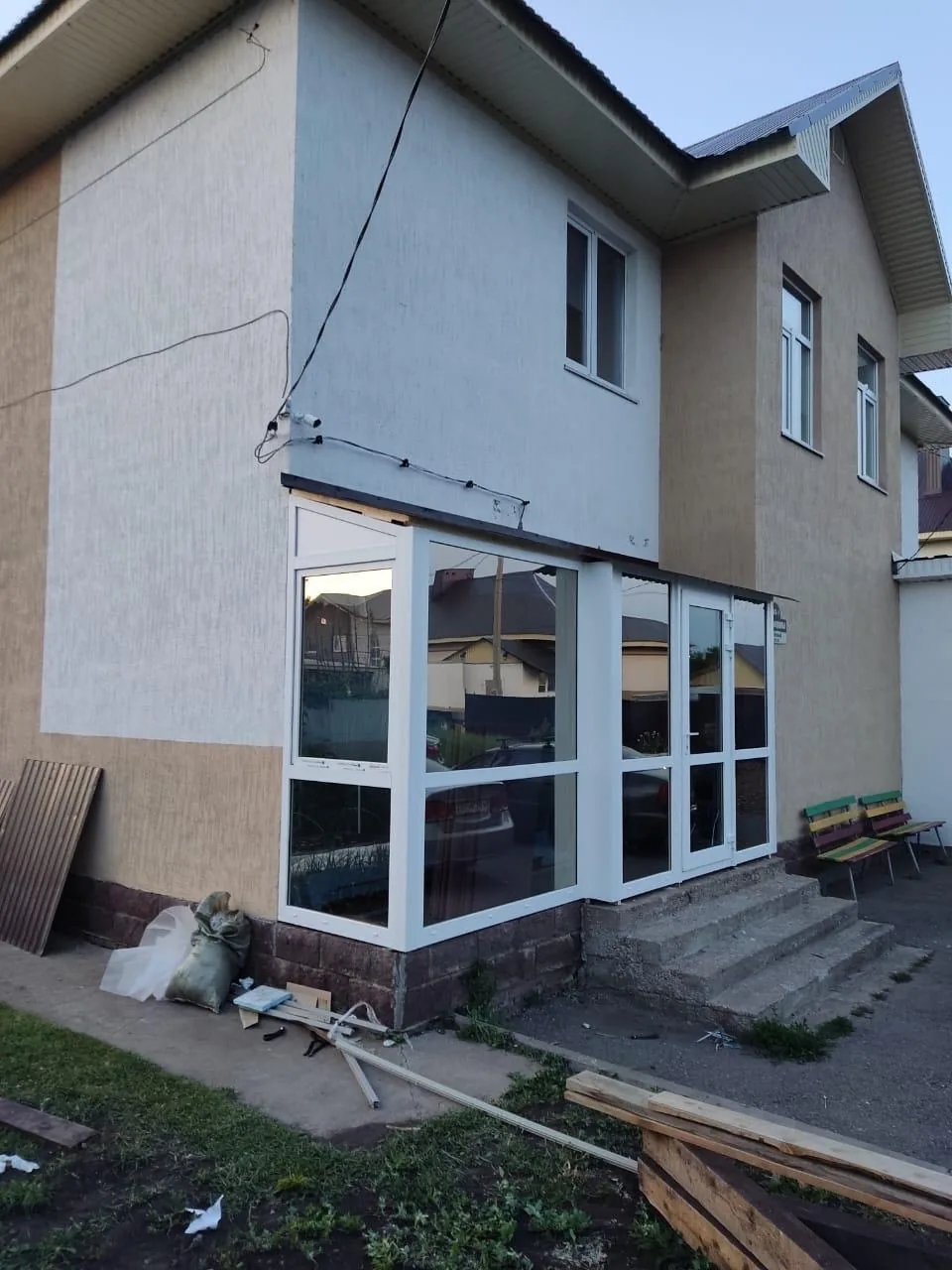 Остекление пристройки загородного дома