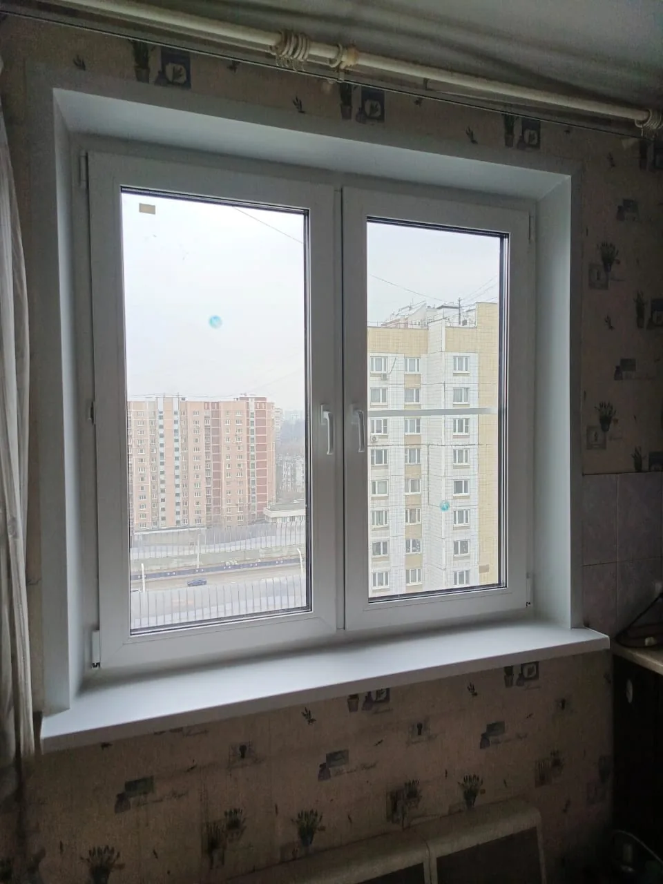 Пластиковое окно на кухне