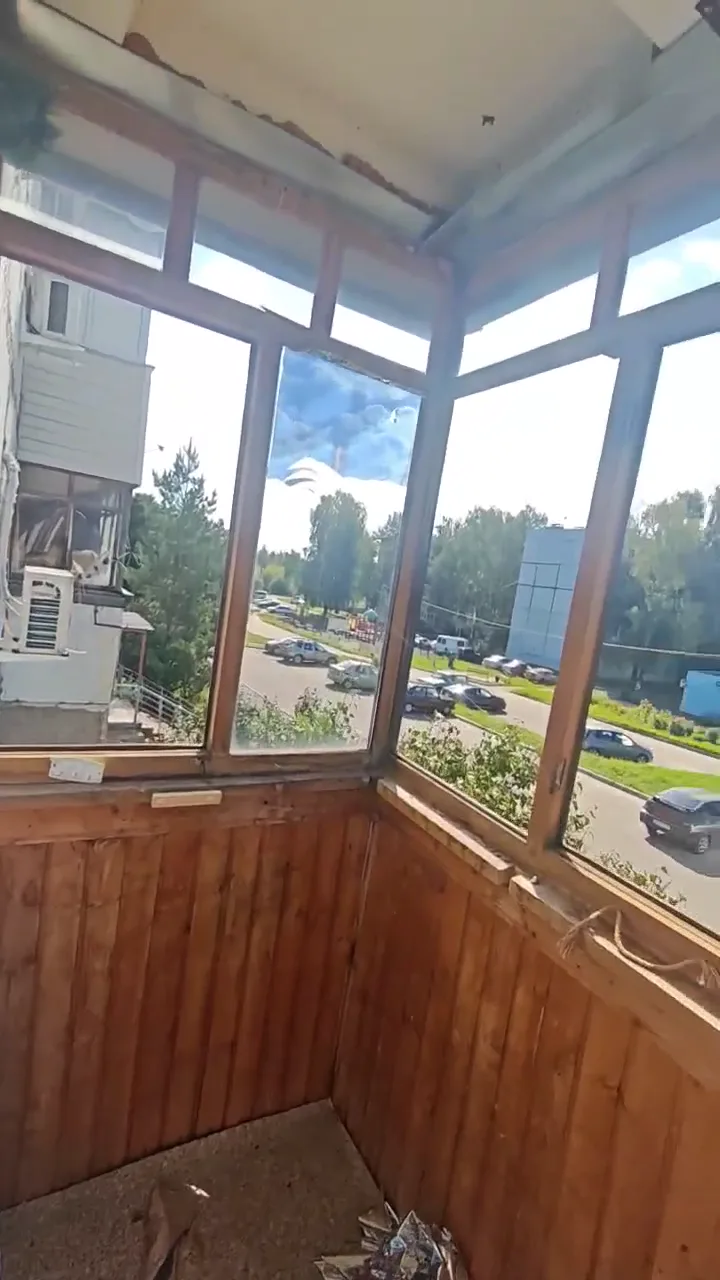 Остеклённый балкон до внутренней отделки